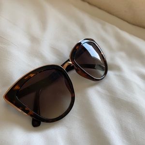 Cat eye sunglasses